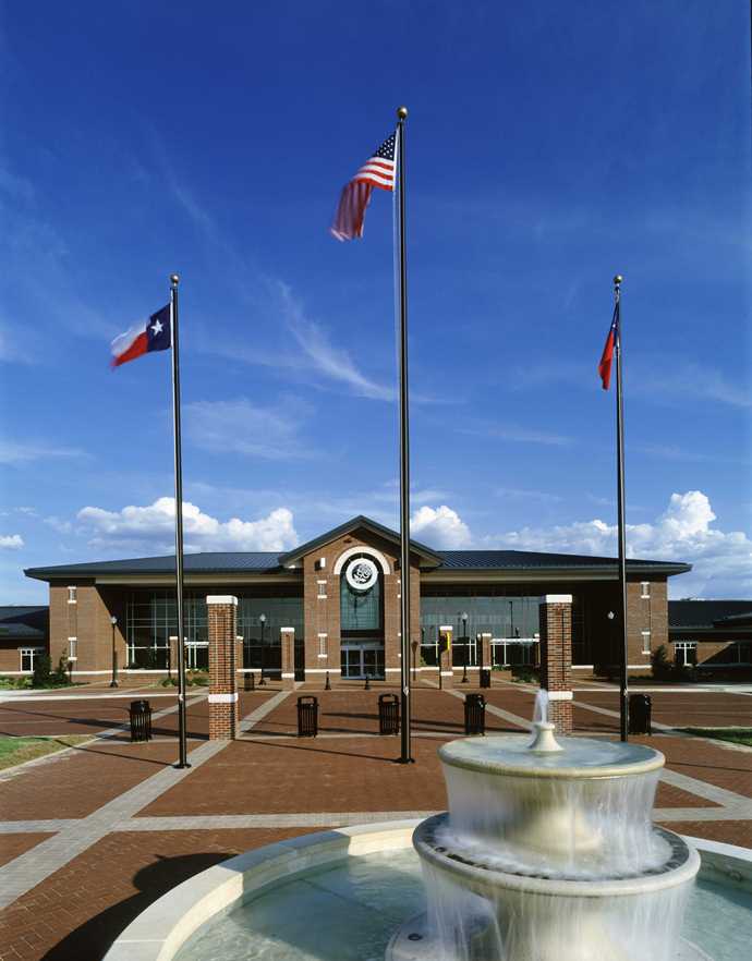 Airport front with fountain